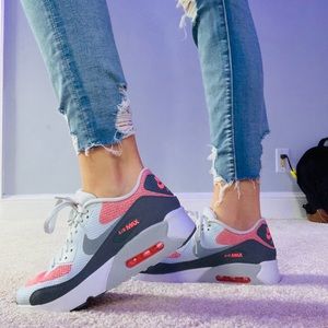 Size 6 Nike air max shoes